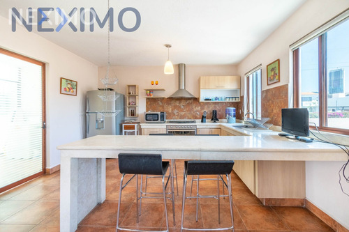Imagen 3 de 23 de Casa En Venta En Privada Con Acceso Controlado En Pedregal De Vista Hermosa Queretaro