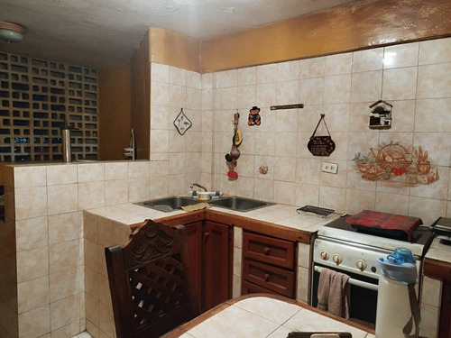 Apartamento De 77mts2 En Simón Rodríguez 