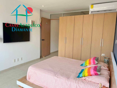 Cad Aura A 006. Balcón Con Vista Parcial Al Mar. En Edificio Con Club De Playa