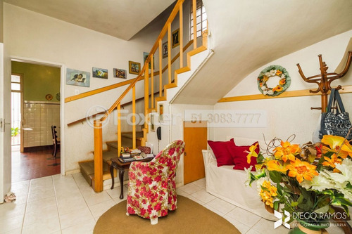 Casa, 6 Dormitórios, 236.67 M², Teresópolis - 204090