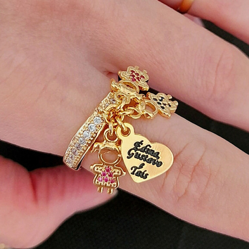 Imagem 1 de 1 de Anel Com Pingente De Filhos Filhas Amadas Banhado A Ouro 18k