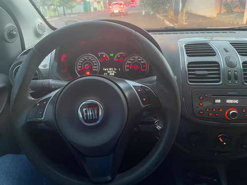 Fiat Grand Siena 2014 1.6 16v Essence Flex 4p