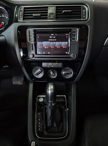 Volkswagen Jetta 2.5 Sportline Tiptronic At