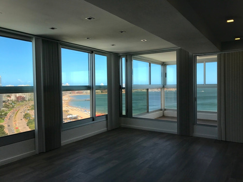 Pent-house En Playa Mansa 5 Dormitorios, Frente Al Mar