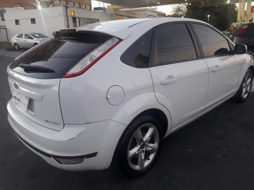 Ford Focus 1.6 Trend 5 Ptas / Nafta / 2013