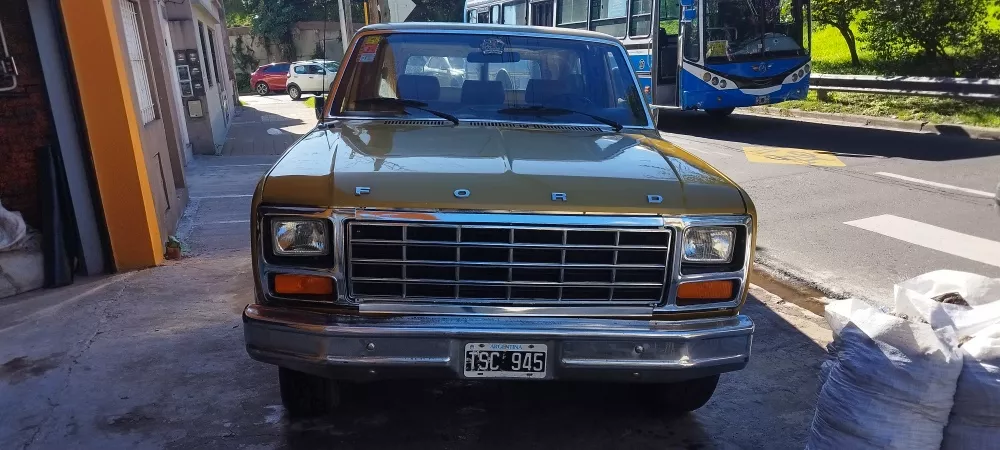 Ford F-100 4.2 V8