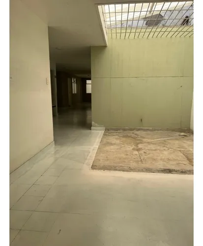 Edificación De 3 Pisos Para La Venta En Laureles