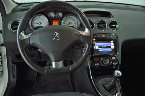 Imagen 15 de 16 de Peugeot 408 2019 1.6 Allure Pack Hdi 115cv Lesbleus