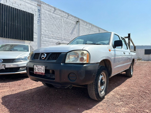 Nissan NP300 2.4 Doble Cabina Típica Mt