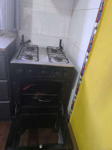 Casa Piscina Climatizada Abierta Fuera De Servicio