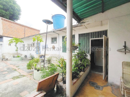 Amplia Casa En Venta Con Anexo Servicio De Internet Excelente Precio Los Samanes Maracay Estef 23-21298