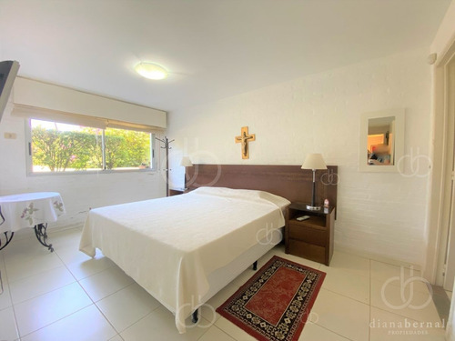 Imagen 11 de 15 de Punta Del Este, 2 Dormitorios Y 2 Baños, Cochera, Terraza Y Parrillero.