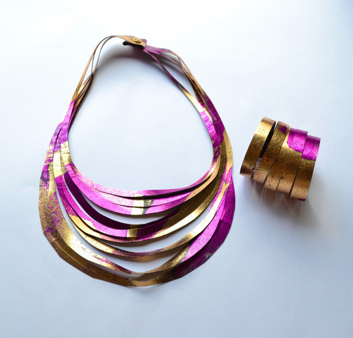 Imagen 2 de 5 de Collar Ondas Corto, Pink Rosa Y Oro, Estilo Barbie