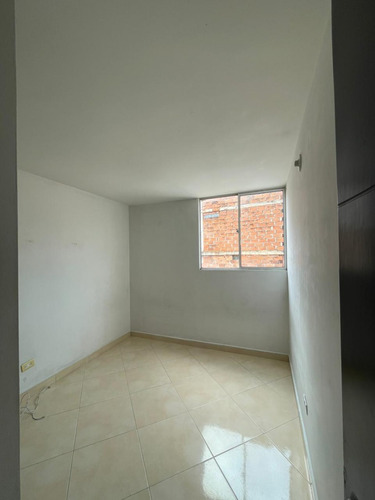 Venta De Apartamento En Barrio Cristobal Con Excelente Area