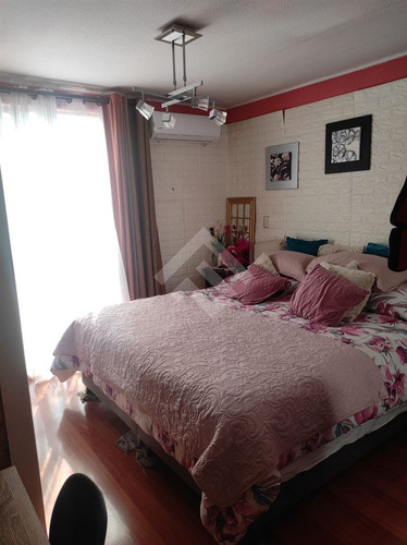 Casa En Venta De 4 Dorm. En Maipú