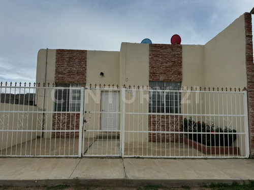 Casa En Venta De Un Piso, En Fraccionamiento Las Flores