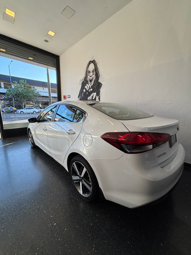 Kia Cerato 2.0 Sx At6
