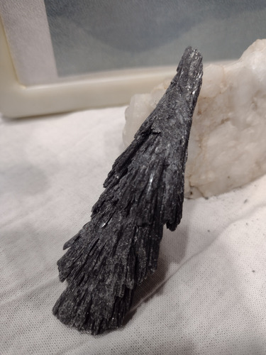 Cianita Negra Escoba De Bruja ( 40 Grs 10 Cm) Negra