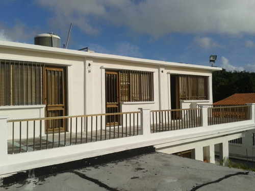 Imagen 11 de 11 de Rio Chico, Urb. Mercedes De Paparo Quinta Playera 2 Niveles. 5 Hab, 6 Baños,piscina,caney Parrillero.cercado Con Muros A Mts De La Playa Y Canal