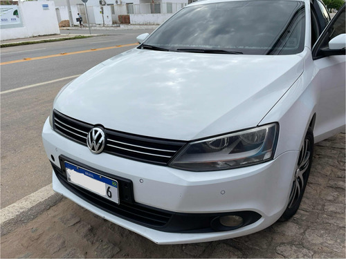 Volkswagen Jetta 2.0 Comfortline Flex 4p Automática