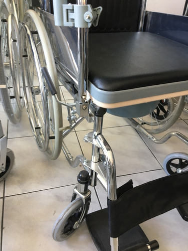 Imagen 4 de 10 de Silla De Ruedas En Hierro Con Inodoro Desmontable Nueva Gtia