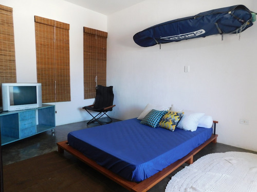 Imagem 13 de 14 de Casa Mobiliada Com Piscina À Venda Na Praia De Peruíbe.
