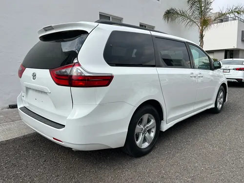 Toyota Sienna 3.5 Le At