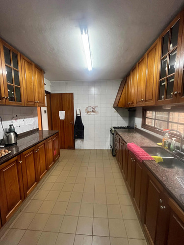 Imagen 11 de 30 de Casa Principal 5 Dormitorios Y 4 Baños, Mas Departamento De 1 Dormitorio. Villa Allende Golf
