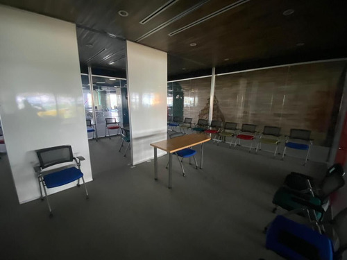 Oficina Plug And Play De 3,439 M² En Renta: Espacio Amplio Y Listo Para Ocuparlo