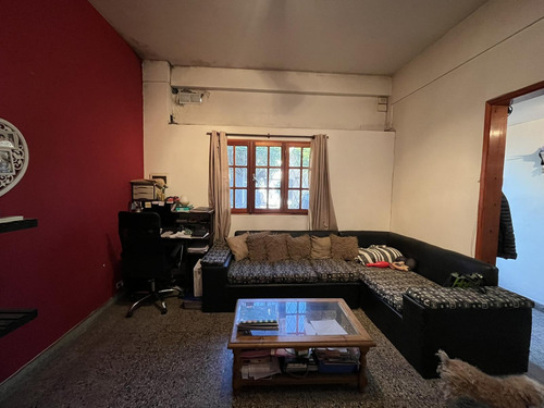 Casa En Reciclado Con Múltiples Ambientes Y Potencial En Ramos Mejía A La Venta