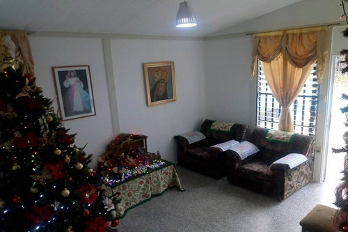 Imagen 2 de 18 de Asein975 Vende Amplia Casa En San Joaquin Sector La Camachera