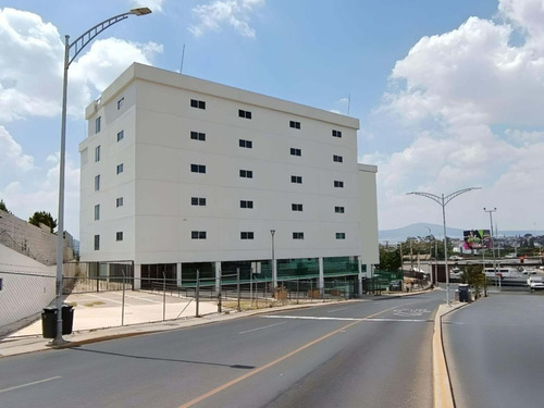 Local Comercial En Planta Baja En Renta En Bernardo Quintana, Con Estacionamiento.