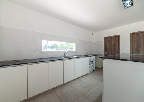 Venta Casa Pilar Del Este - San Ramon A Estrenar Con Pileta Y Jacuzzi