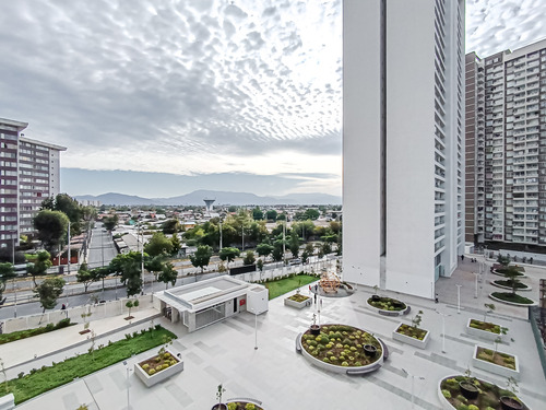 Edificio Av. María Rozas Velásquez (1 Est. 1 Bod.) Vista