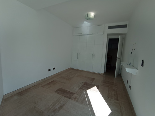 Imagen 26 de 30 de Vendo Apto 268m2 4h/6b/4p Colinas De Tamanaco 8942