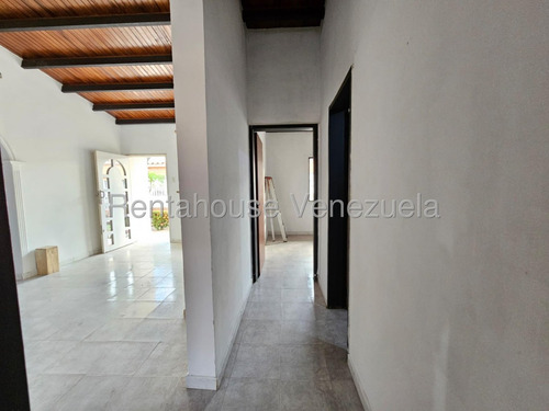 Linda Casa En Venta Urb Los Sauces Prolongación Av Aragua 25-18599 Hc