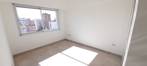 Imagen 10 de 12 de Semipiso 3 Amb A Estrenar Con Dormitorio En Suite Y Balcón