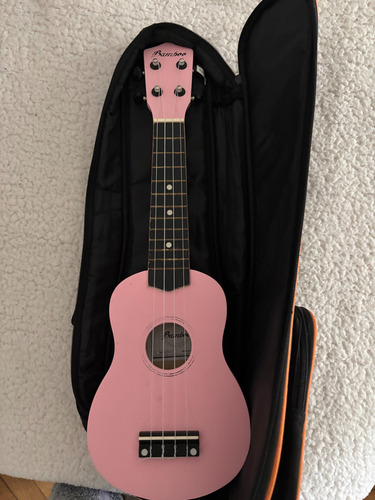 Ukelele Soprano De Estudio Bamboo Con Funda Rosa (Usado)
