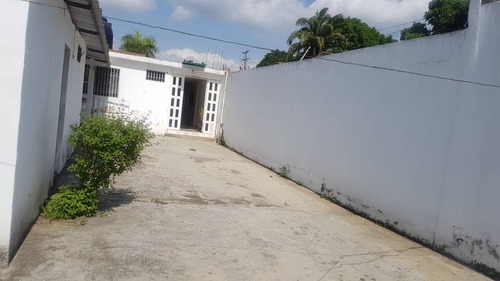 Imagen 19 de 30 de Se Vende Casa Quinta Naguanagua Lemc-269 04125067379 04244900499