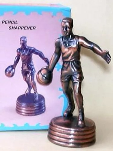 Miniatura De Metal Apontador De Lápis - Jogador De Basquete Cor Bronze