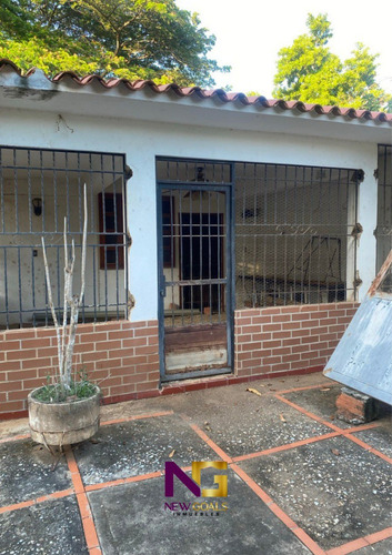 Casa Diseñada Para Ofrecer Comodidad Y Funcionalidad En Un Entorno Tranquilo Y Natural, Además De Estar Abierta A Remodelaciones: