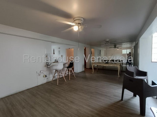 Amplio Apartamento En Venta Urb San Isidro, Maracay 25-13106 Hc