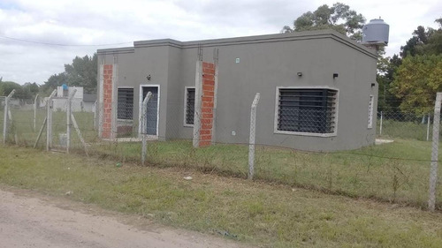 Imagen 2 de 21 de Quinta En Venta - 2 Dormitorios 2 Baños - 840mts2 - Francisco Alvarez