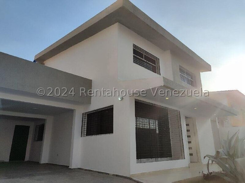 Hermosa Casa En Venta Ubicada En El Trigal Norte Valencia Carabobo Venezuela Cod 24-23755 Eloisa Mejia