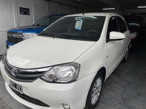 Imagen 14 de 20 de Toyota Etios 2014 1.5 Xls
