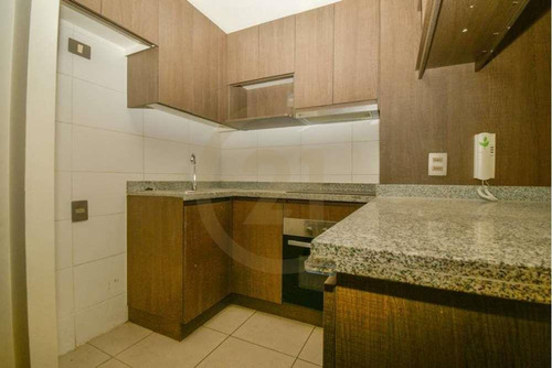 Departamento En Barrio Italia. Muy Buena Ubicación