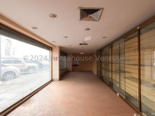 #*25-18137 Este Edificio De Cinco Niveles, Ubicado En El Centro Histórico Y Comercial De La Ciudad, Está Disponible En Alquiler, Barquisimeto, Lara. Adelaida Armeya