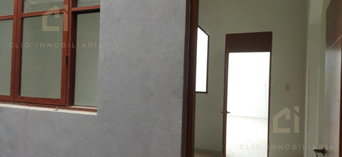 Edificio De 3 Pisos En Venta, Ebicado En El Centro Histórico De Veracruz, Cuenta Con Locales Y Oficinas