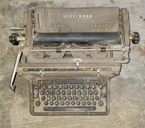 Maquina De Escribir Antigua Underwood 