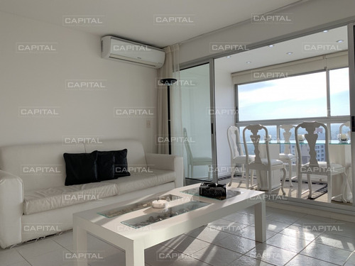 Oportunidad En Venta Playa Mansa - 2 Dormitorios Y Servicio- Ref: 27927